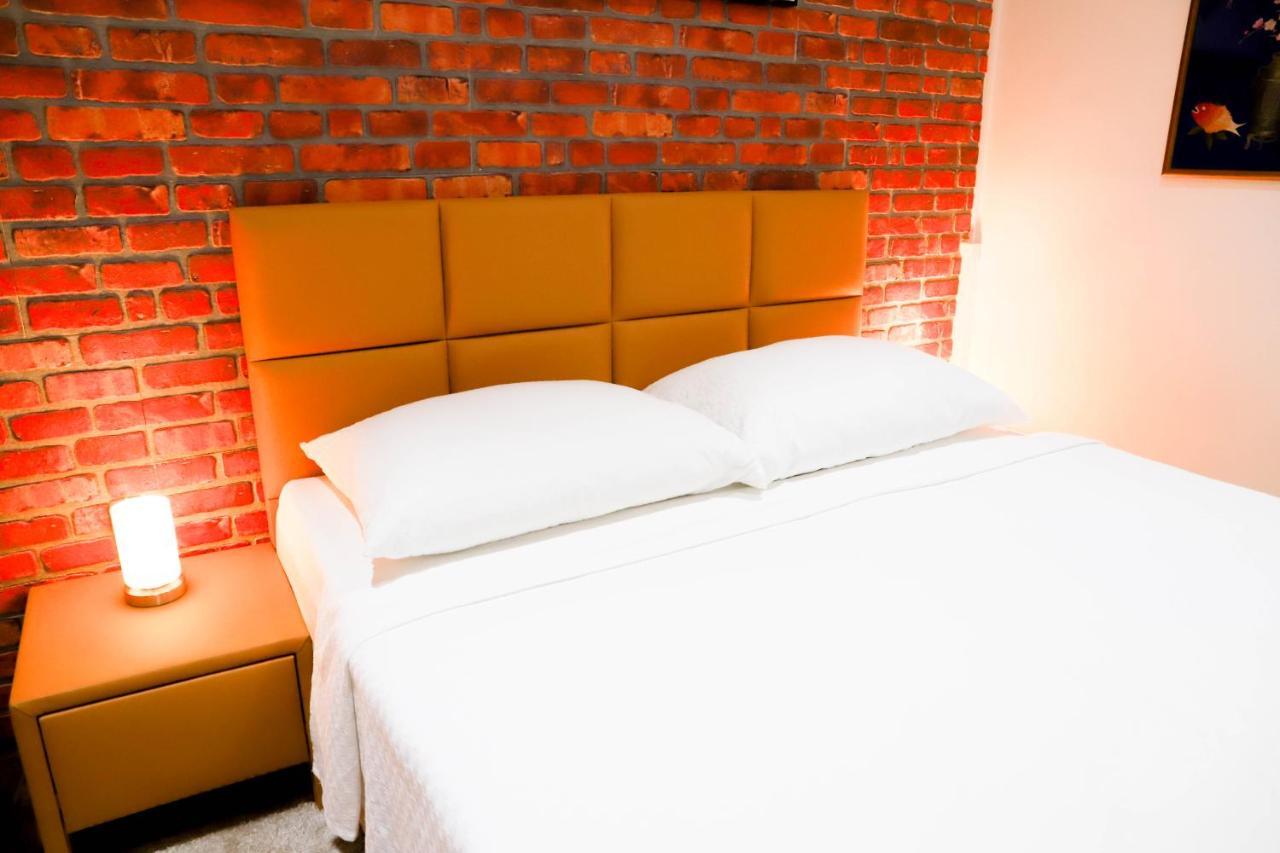 «go West» Guest Viena