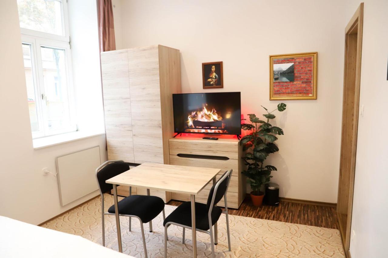 «go West» Guest Albergue